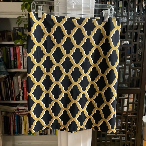 J. McLaughlin Dresses & Skirts - J McLaughlin gold and black printed skirt